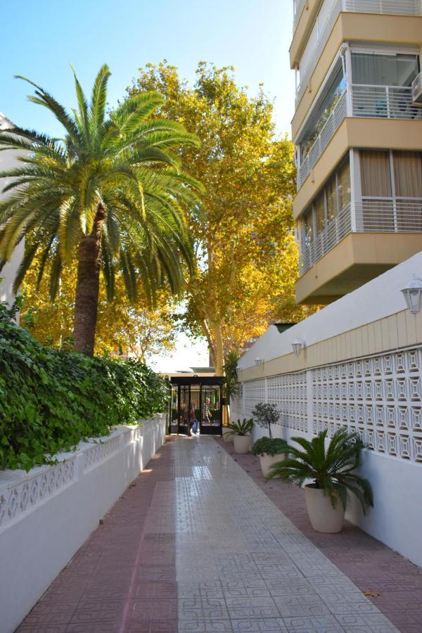 Los Caballos Vip Playa Levante Бенидорм Екстериор снимка