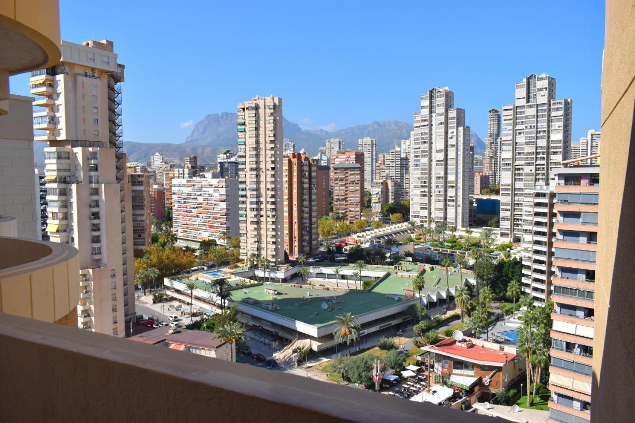 Los Caballos Vip Playa Levante Бенидорм Екстериор снимка