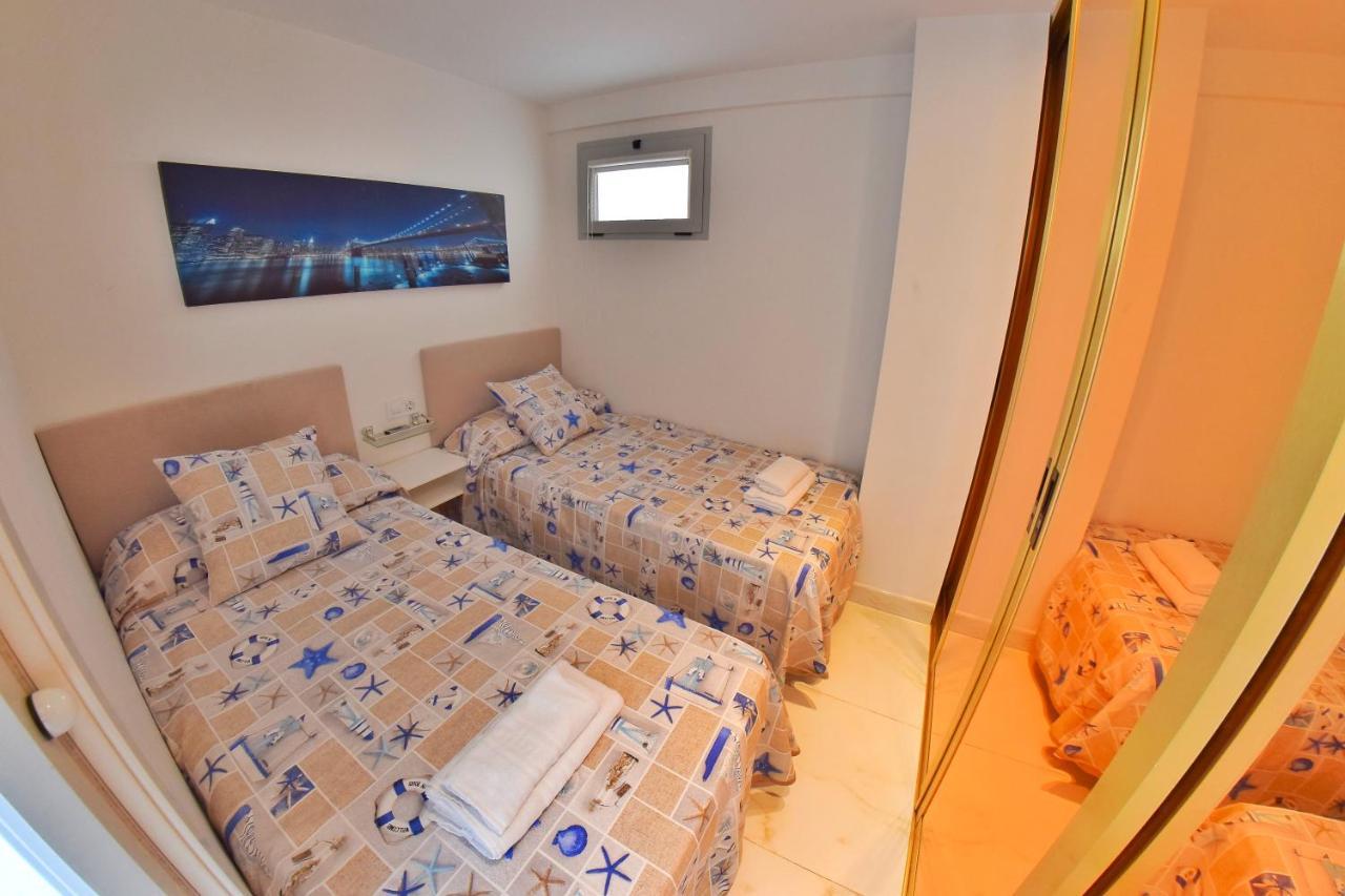 Los Caballos Vip Playa Levante Бенидорм Екстериор снимка