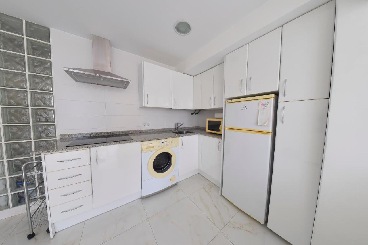 Los Caballos Vip Playa Levante Бенидорм Екстериор снимка