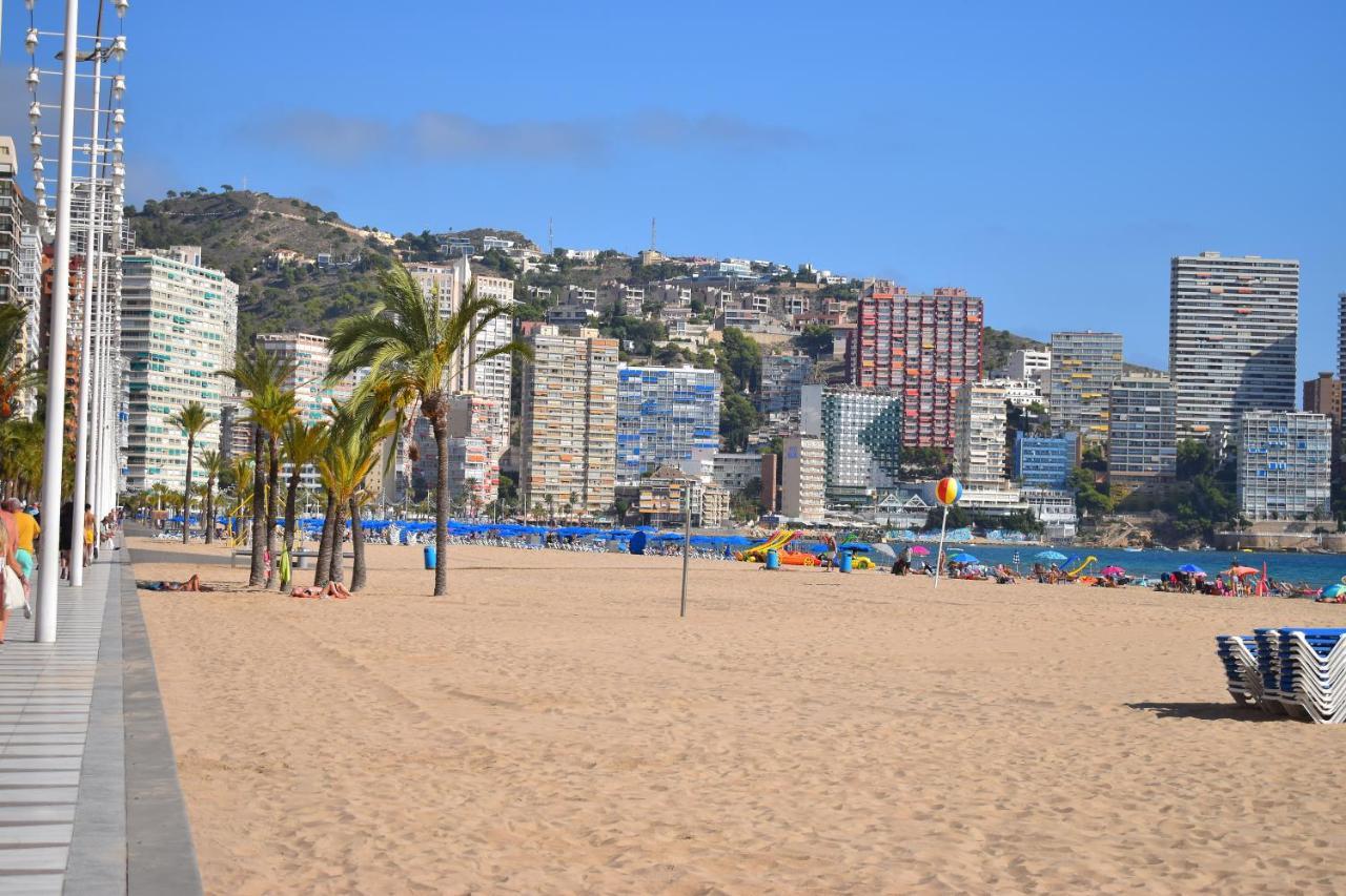 Los Caballos Vip Playa Levante Бенидорм Екстериор снимка