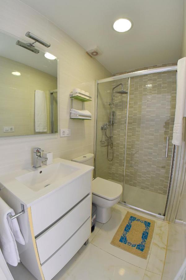 Los Caballos Vip Playa Levante Бенидорм Екстериор снимка