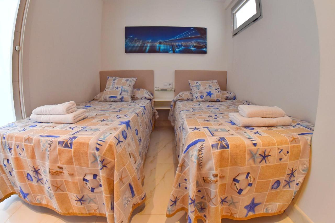 Los Caballos Vip Playa Levante Бенидорм Екстериор снимка