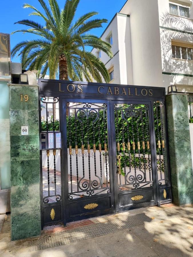 Los Caballos Vip Playa Levante Бенидорм Екстериор снимка