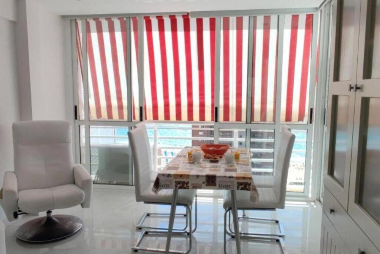 Los Caballos Vip Playa Levante Бенидорм Екстериор снимка