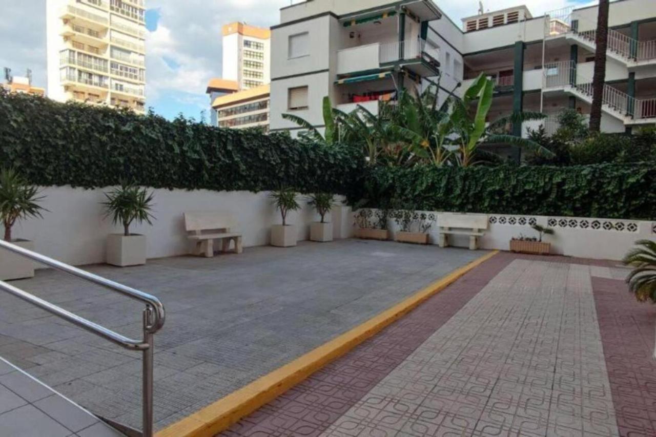 Los Caballos Vip Playa Levante Бенидорм Екстериор снимка