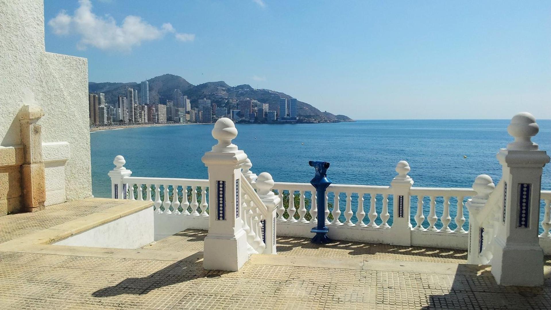 Los Caballos Vip Playa Levante Бенидорм Екстериор снимка